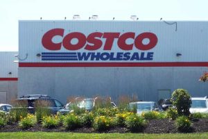 Costco Is Selling a âGorgeously Madeâ Dutch Oven That Looks Just Like Le Creuset for Only $35 Each