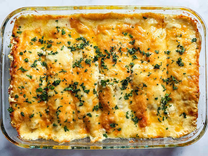 Jennifer Garnerâs Momâs Chicken Enchiladas Are the Definition of Comfort Food