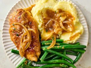 My Family Loves This "Smothered Chicken" So Much, They Ask for It Every Week