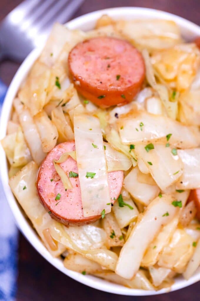 One-Pan Cozy Meal: Smoked Sausage and Cabbage Dish Recipe
