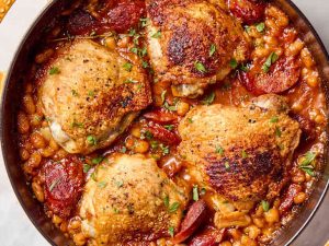 The Le Creuset Piece Thatâs So Perfect, Joanna Gaines Keeps 5 in Her Kitchen (Not the Dutch Oven)