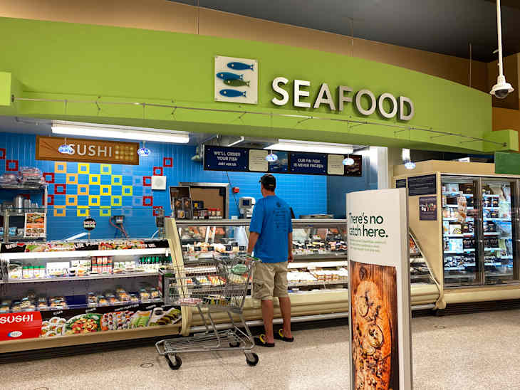The One Thing You Should Always Ignore When Buying Salmon at the Grocery Store