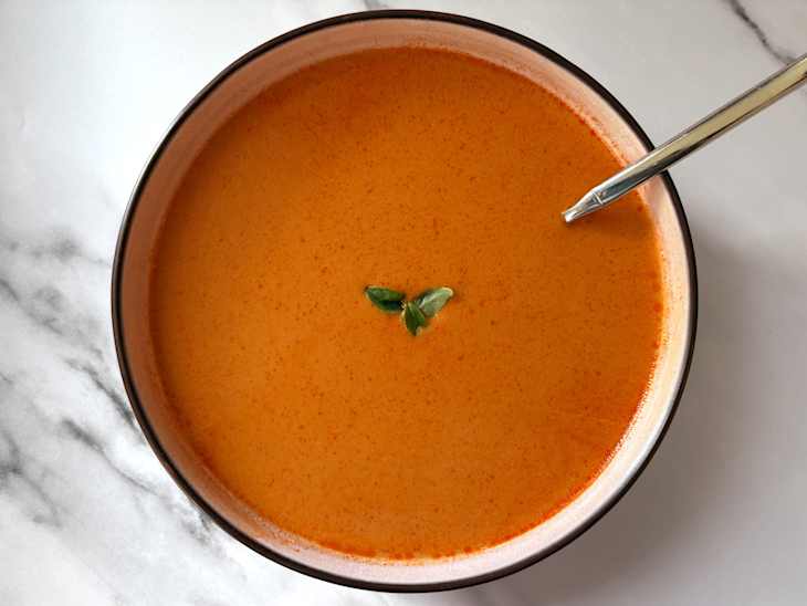 This 3-Ingredient High-Protein Tomato Soup Is the Quick and Easy Lunch Iâm Having All Fall Long