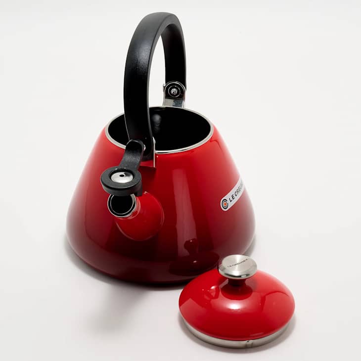 Le Creuset 1.7-qt Enamel-on-Steel Kone Kettle w/ Stainless Knob with lid off