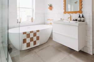 Why You Should Put a Salad Spinner in Your Bathroom (Itâs So Clever!)