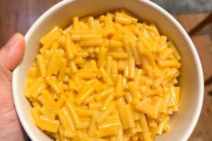 Bye-Bye, Blue Box: Kraftâs New Limited-Edition Mac & Cheese Flavor Is the Ultimate Thanksgiving Mashup
