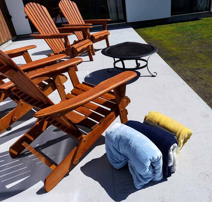 Using plate and lid organizers to store blankets.