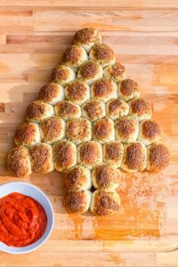 Garlic Pull-Apart Bread in the Form of a Christmas Tree