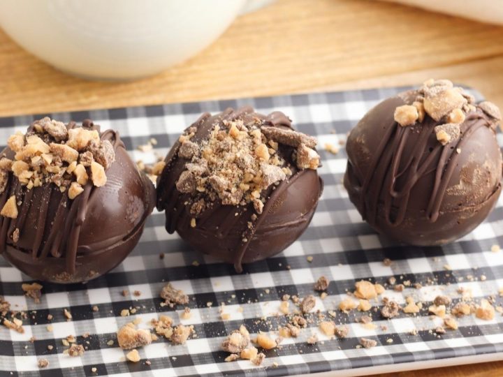 How to Create DIY Hot Chocolate Bombs