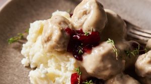 Thanksgiving-Inspired Turkey Meatballs Dish