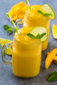 How to Prepare a Cool Mango Smoothie