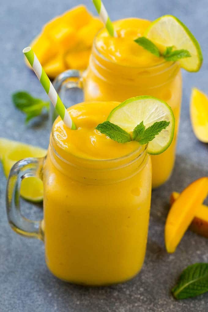 How to Prepare a Cool Mango Smoothie