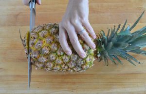 Step-by-Step Tutorial for Slicing a Pineapple with Video Directions