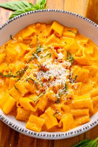 Creamy Tomato and Cream Sauce (Rose Pasta Sauce)