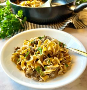 Unresistible Slow Cooker Beef Stroganoff: A Recipe with Zero Leftovers