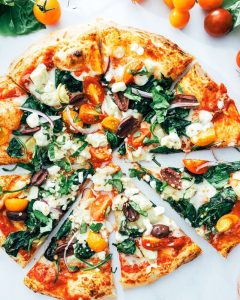 How to Prepare Greek Pizza with Feta Cheese and Veggies