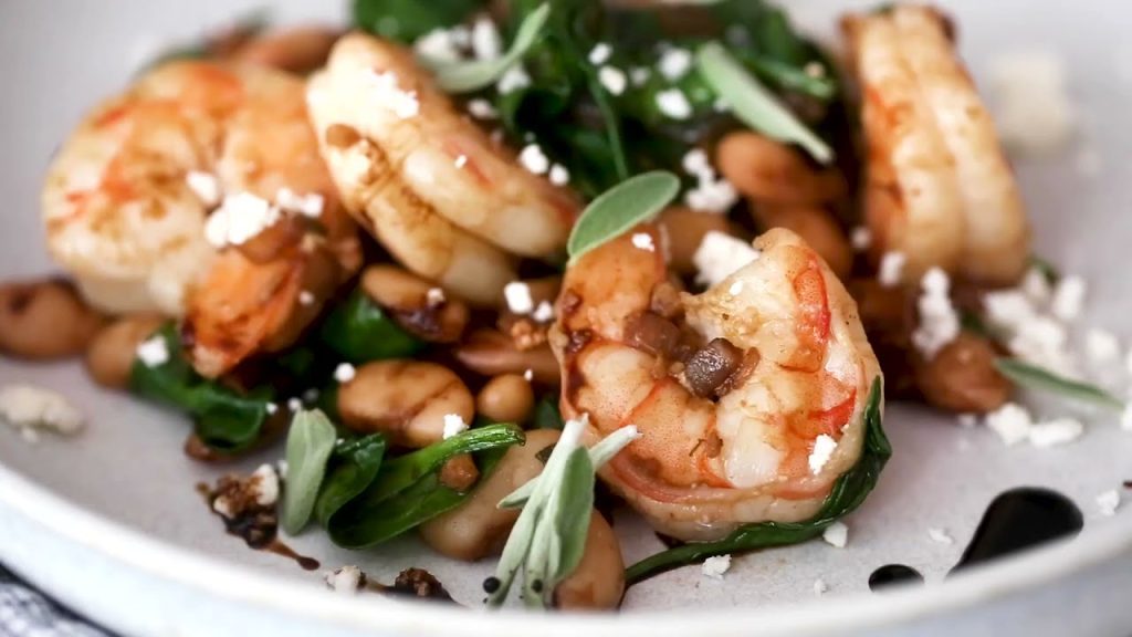 Swift and Wholesome Tuscan Shrimp and White Bean Skillet: A Meal Packed with Protein and Fiber in 15 Minutes