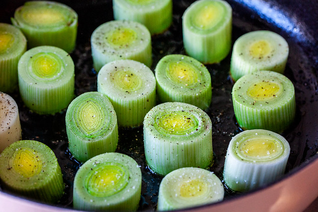Braised Leeks and Lentils Accompanied by Arugula and Yogurt