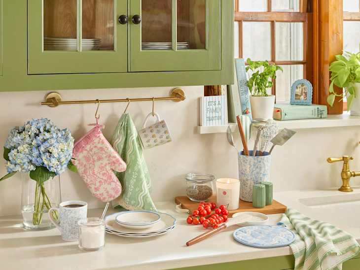 Dollar Generalâs New Collection Looks Like the Pioneer Womanâs Walmart Brand for