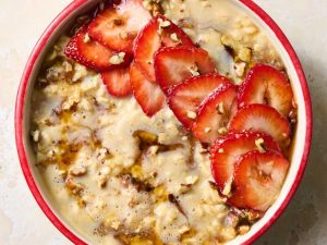 I Never Add Honey or Maple Syrup to My Oatmeal â For the Most Delicious Flavor Ever, I Swap in This Instead