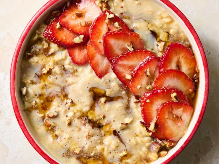 I Never Add Honey or Maple Syrup to My Oatmeal â For the Most Delicious Flavor Ever, I Swap in This Instead