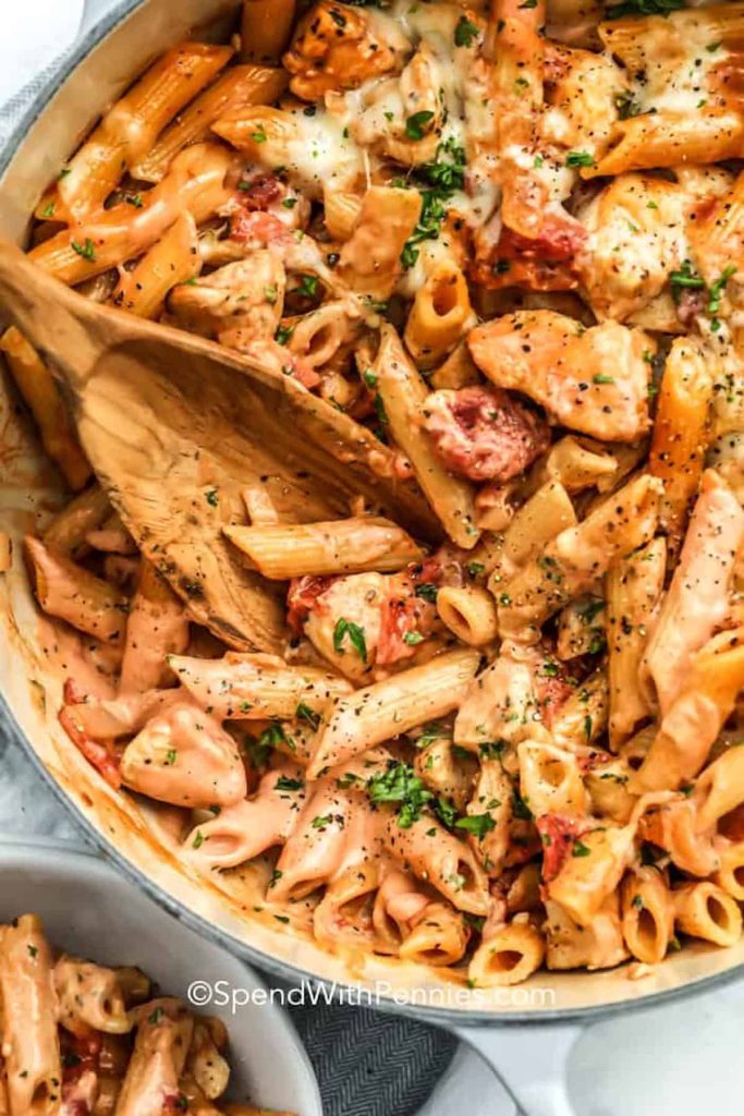 Fast One-Pot Chicken Pasta Dish Prepared in Less Than 30 Minutes