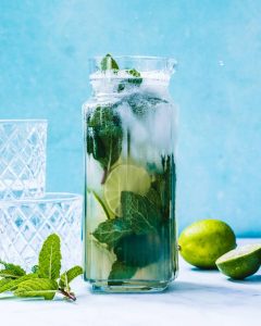 How to Prepare a Mojito Pitcher: A Guided Recipe