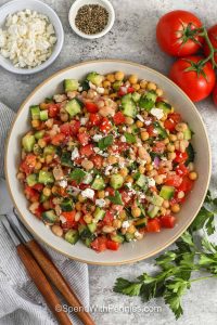 A Revitalizing Salad Showcasing Pantry Beans with a Zesty Dressing