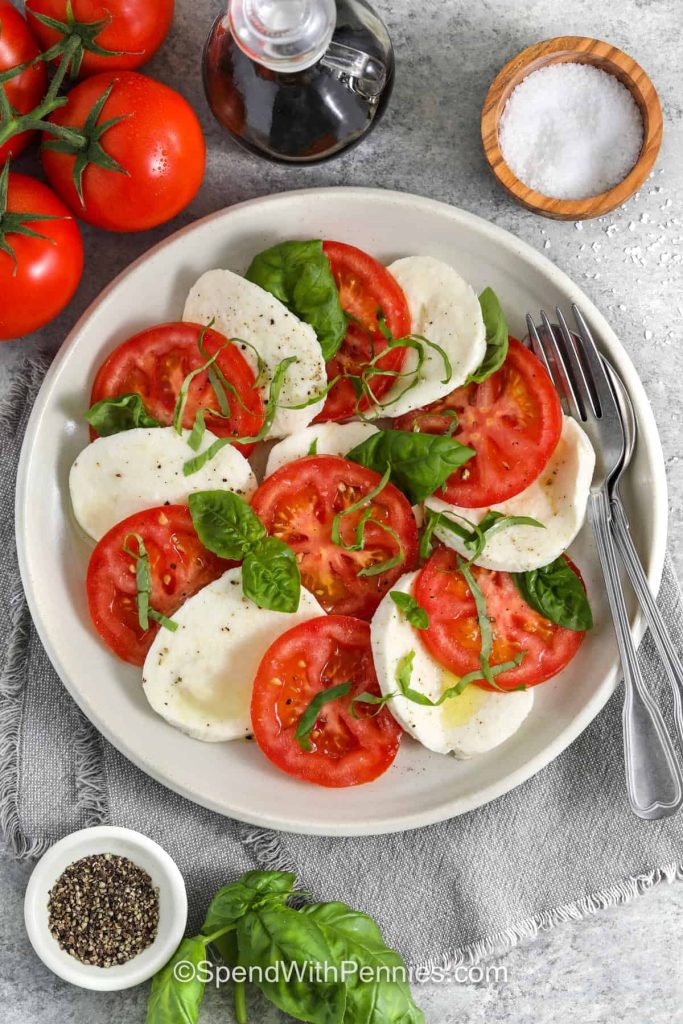 An In-Depth Manual for Crafting a Crisp and Tasty Summer Salad