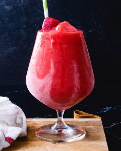 How to Prepare a Strawberry Daiquiri