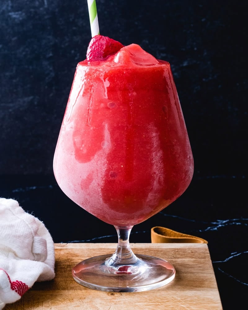 How to Prepare a Strawberry Daiquiri