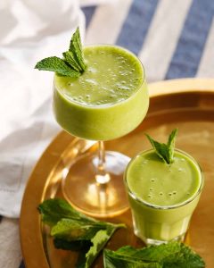 Revitalizing Pineapple and Mint Slush Beverage