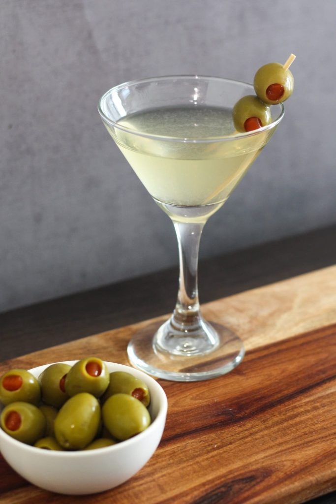How to Prepare a Dirty Martini: An Illustrated Guide