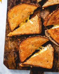 How to Prepare Grilled Cheese Sandwiches Using the Oven