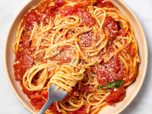 I Asked 8 Chefs to Name the Best Jarred Pasta Sauce â This Is the One They Swear By