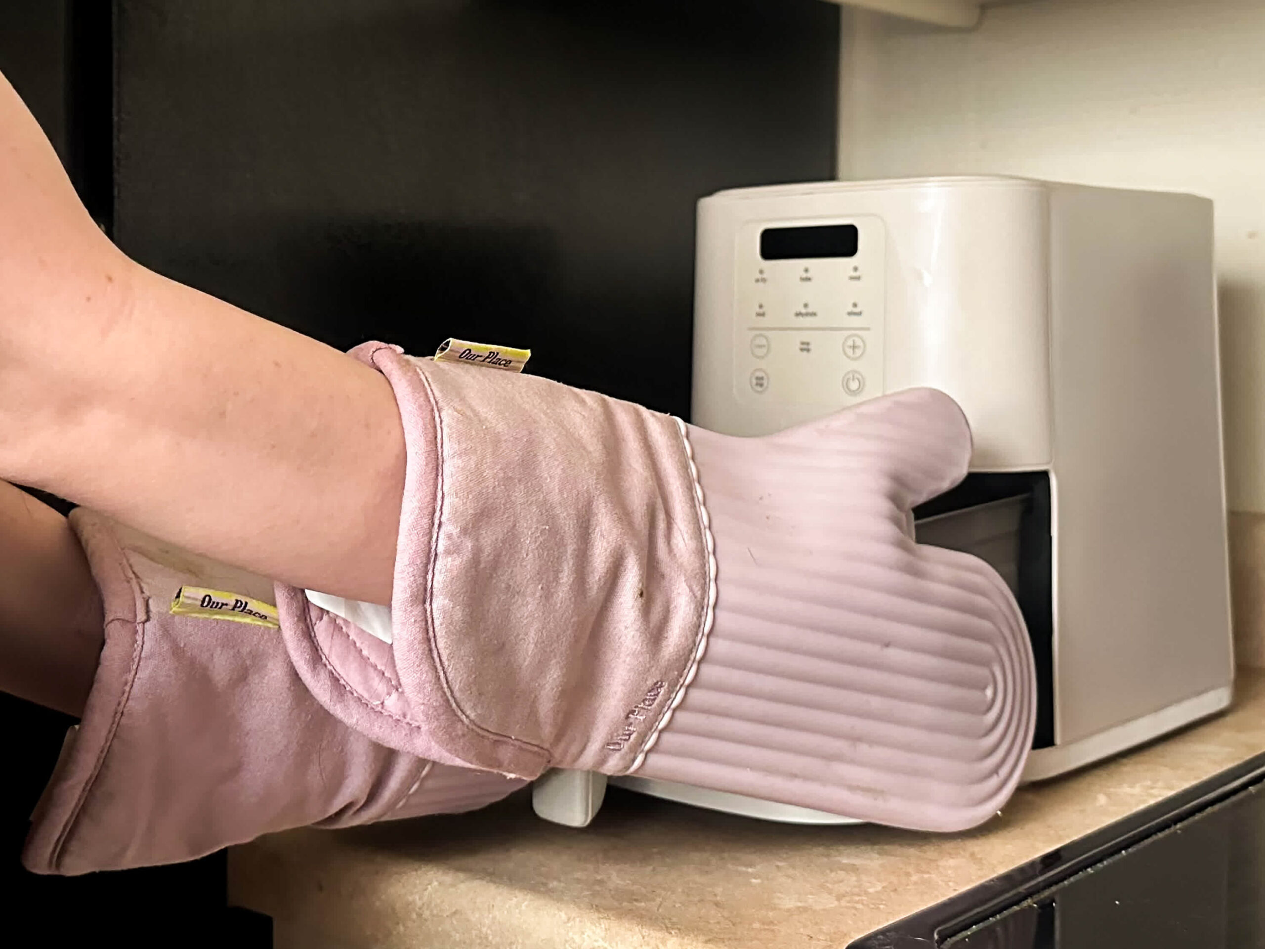 Iâve Used My Oven Mitts Every Day for 3 Years â And They Still Look Practically Brand-New