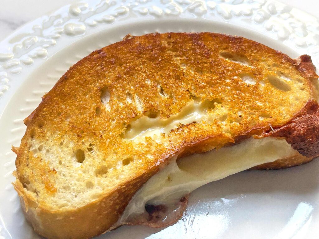Not Cheddar, Not American â Grilled Cheese Is So Much Creamier When You Use This Cheese
