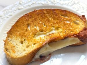 Not Cheddar, Not American â Grilled Cheese Is So Much Creamier When You Use This Cheese