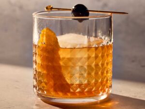 The 6 Best Bourbons for Every Budget, According to Bartenders (Starting at $25)