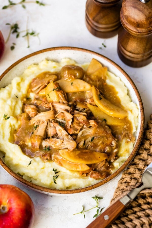 This High-Protein Crockpot Chicken with Apples Is an Easy Fall Dinner